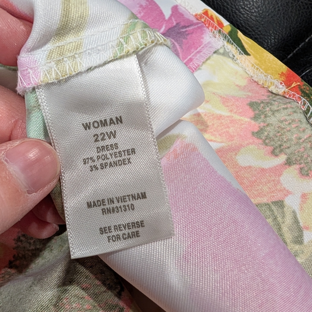Floral Dress with Sunflower and Pink Accents - Picture 3 of 3